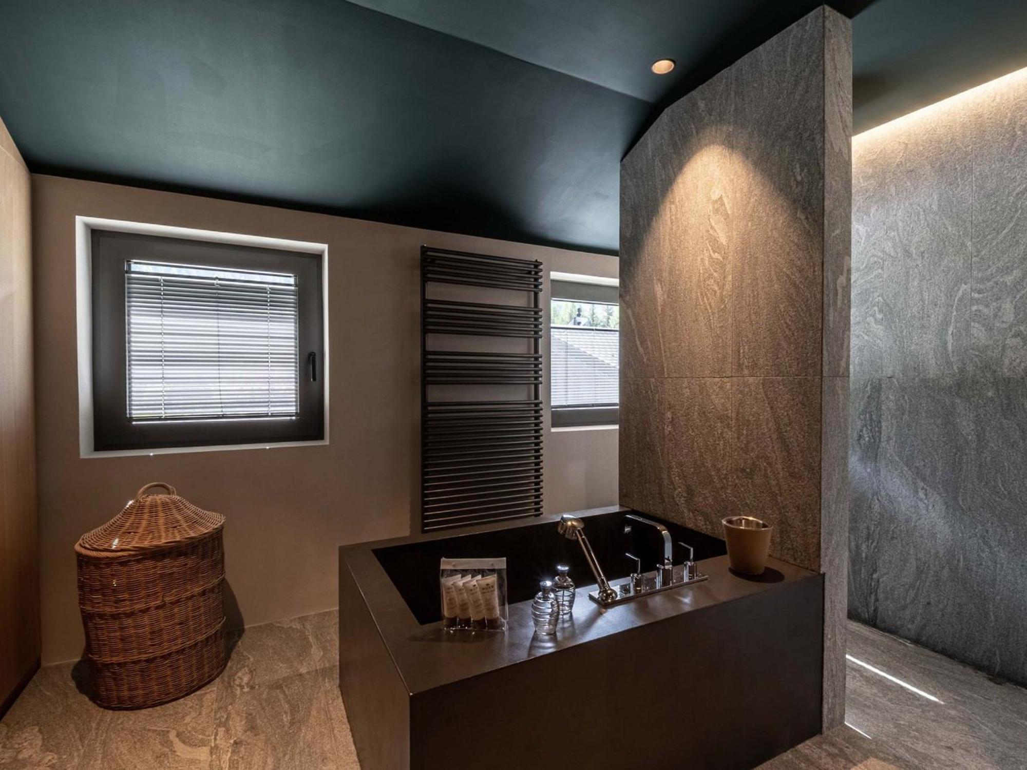 Contemporain Avec Sauna, Cheminee, Et Grand Jardin - Fr-1-343-243 Chalet *