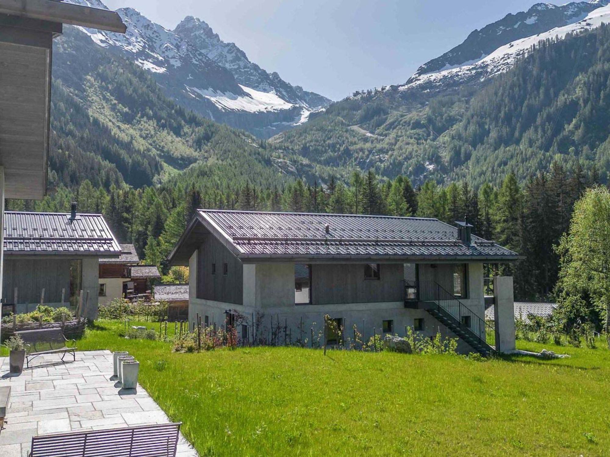 Contemporain Avec Sauna, Cheminee, Et Grand Jardin - Fr-1-343-243 Chamonix