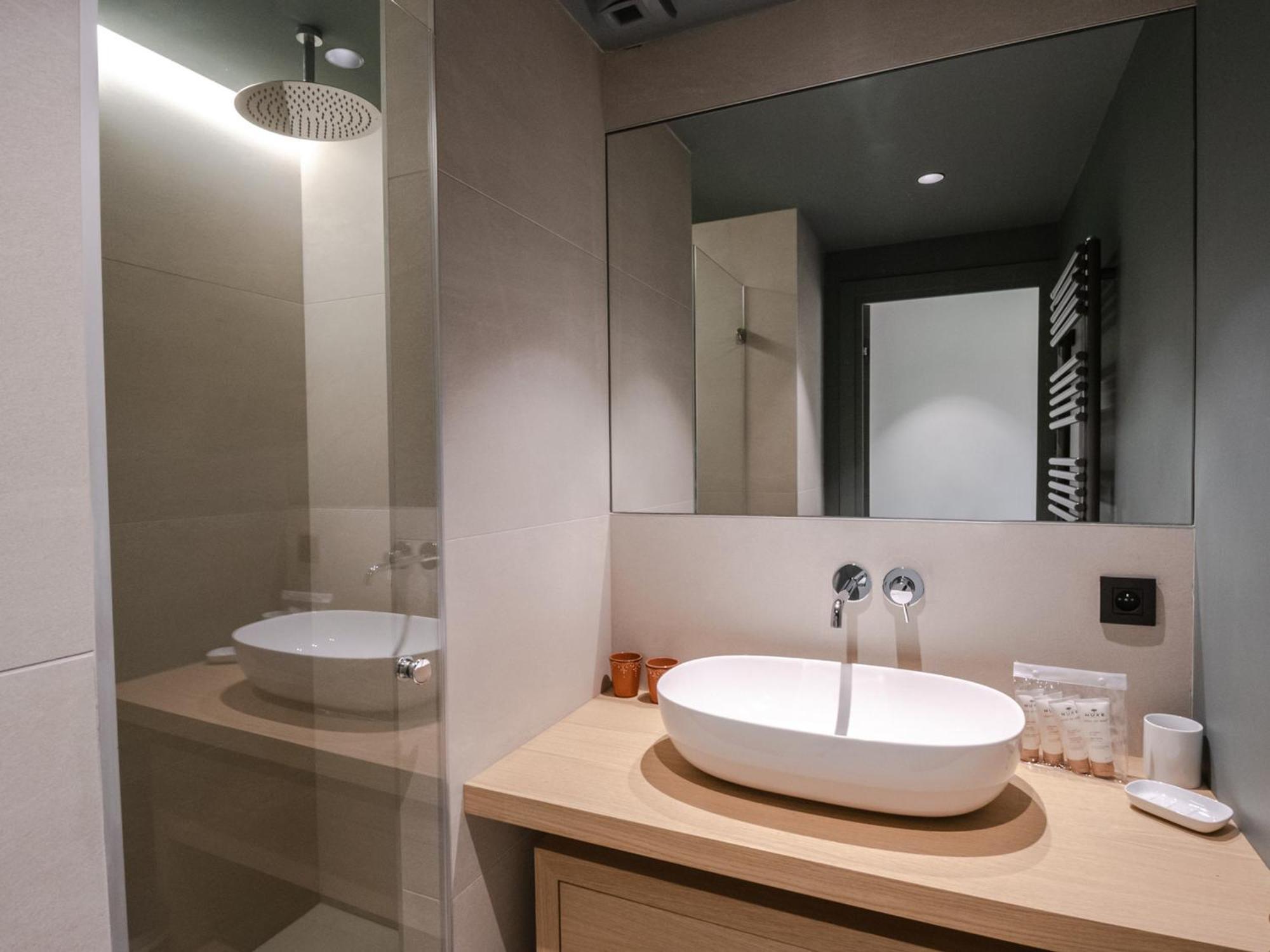 Contemporain Avec Sauna, Cheminee, Et Grand Jardin - Fr-1-343-243
