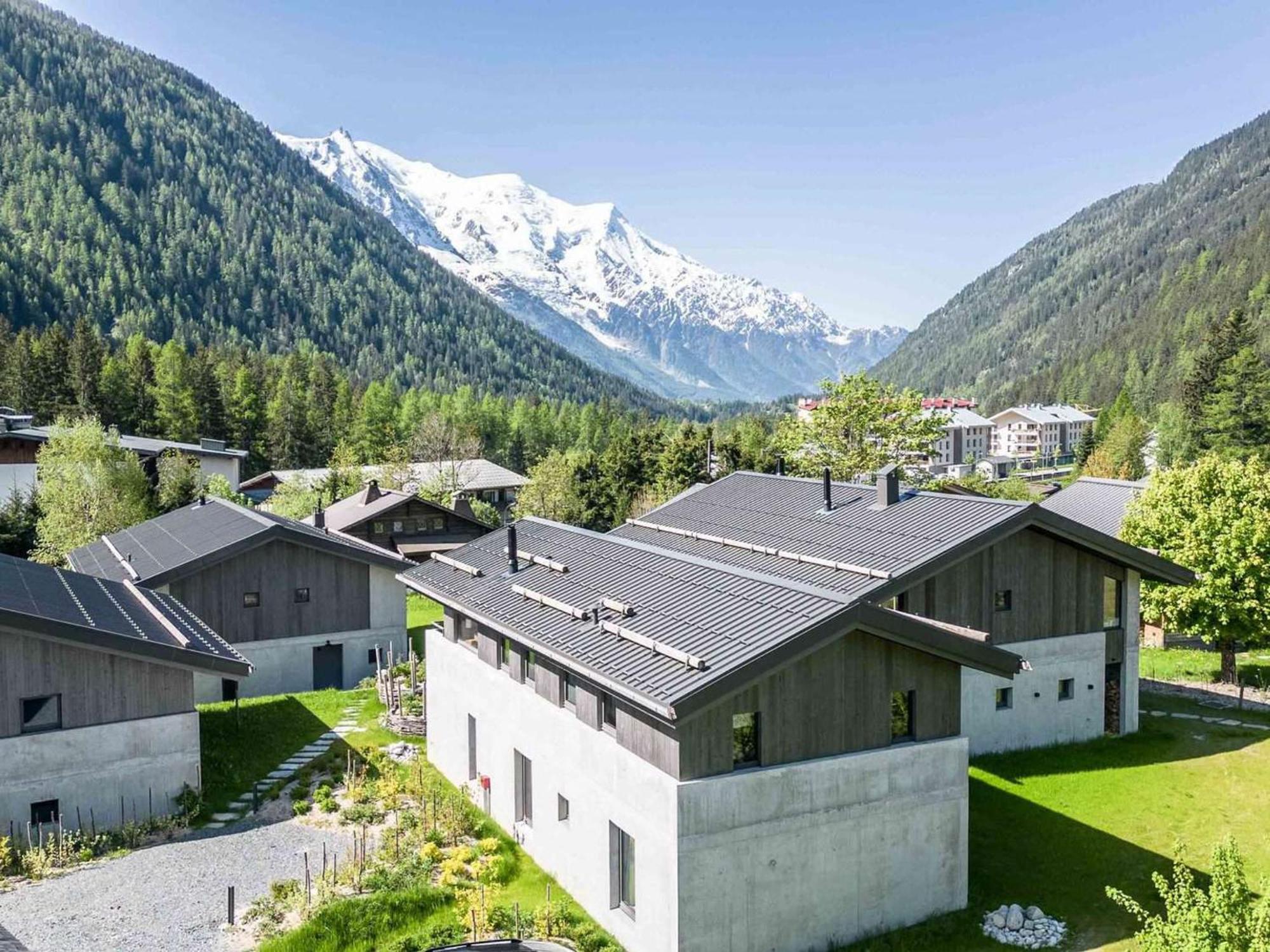 Contemporain Avec Sauna, Cheminee, Et Grand Jardin - Fr-1-343-243 Chalet